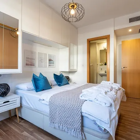 Spacious 2bed Family In Puerto Marina * 베날마데나코스타